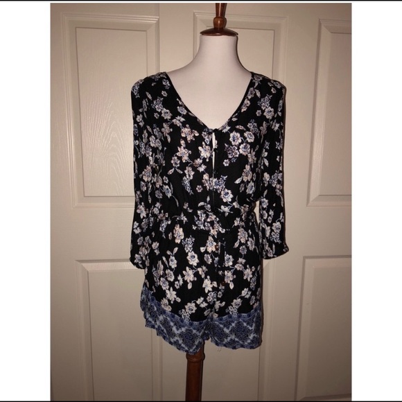 Romper- size medium American Rag - Picture 2 of 3